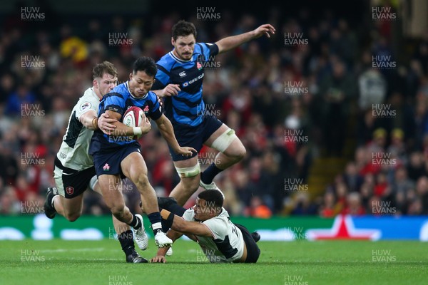 151125 - Wales v Japan - Quilter Nations Series - Tomoki Osada of Japan is tackled by Olly Cracknell and Ben Thomas of Wales
