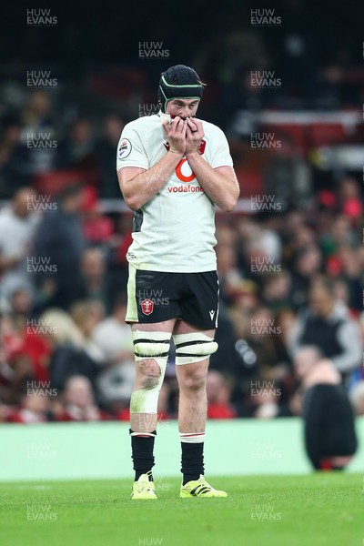 151125 - Wales v Japan - Quilter Nations Series - Adam Beard of Wales