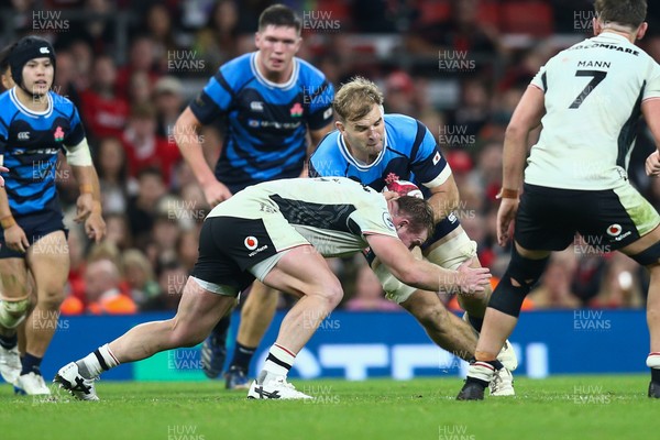 151125 - Wales v Japan - Quilter Nations Series - Tyler Paul of Japan is tackled by Dewi Lake of Wales