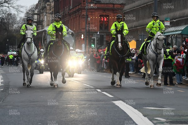 151125 - Wales v Japan - Quilter Nations Series - The Wales team bus arrives on Westgate Street, Cardiff ahead of the match