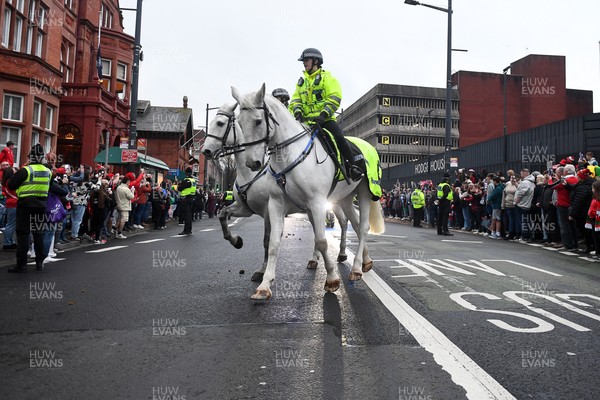 151125 - Wales v Japan - Quilter Nations Series - The Wales team bus arrives on Westgate Street, Cardiff ahead of the match