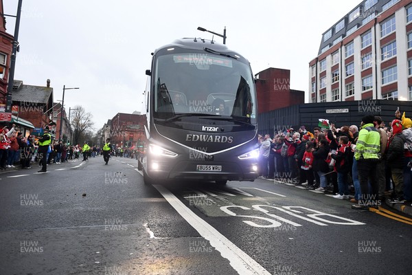 151125 - Wales v Japan - Quilter Nations Series - The Wales team bus arrives on Westgate Street, Cardiff ahead of the match