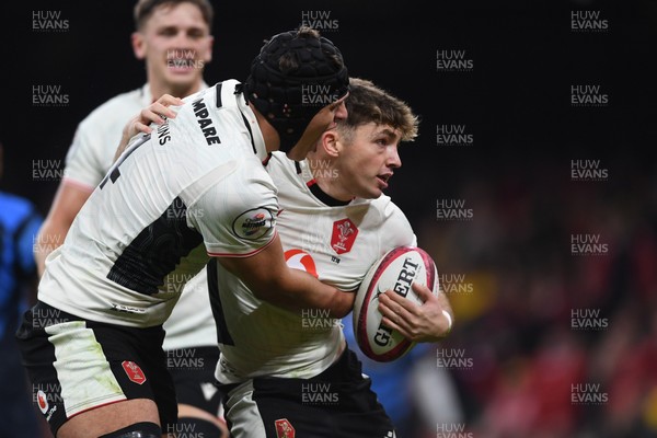 151125 - Wales v Japan - Quilter Nations Series - Dan Edwards of Wales celebrates scoring a try with team mates