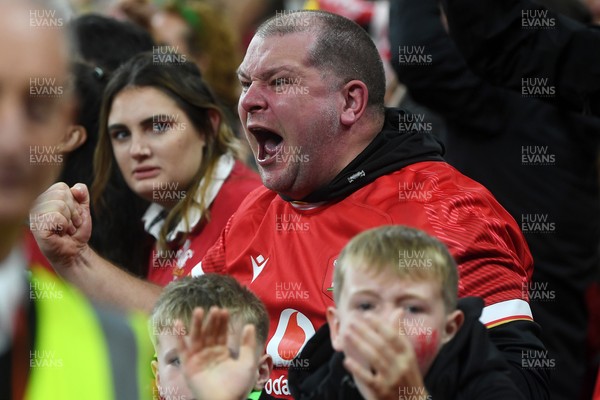 151125 - Wales v Japan - Quilter Nations Series - Wales fans celebrate as the winning kick goes through the posts