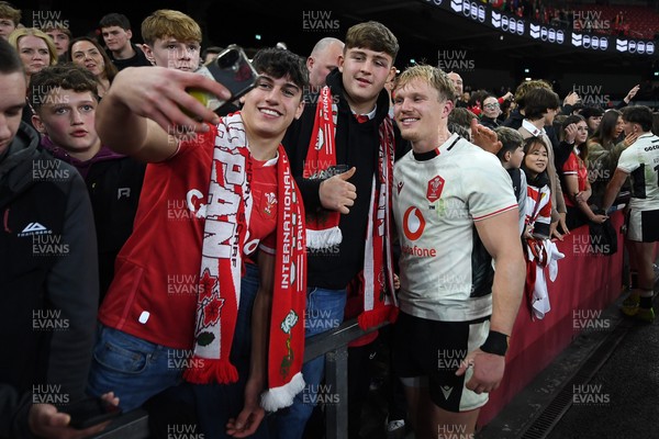 151125 - Wales v Japan - Quilter Nations Series - Blair Murray of Wales with fans at full time