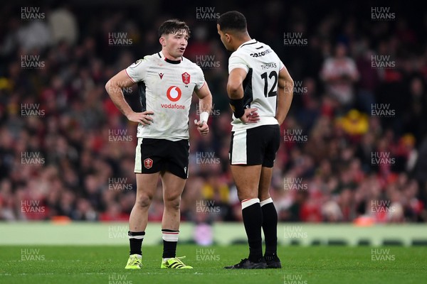 151125 - Wales v Japan - Quilter Nations Series - Dan Edwards of Wales and Ben Thomas of Wales