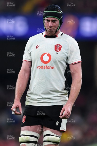 151125 - Wales v Japan - Quilter Nations Series - Adam Beard of Wales