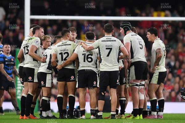 151125 - Wales v Japan - Quilter Nations Series - Wales huddle
