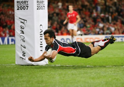 20.09.07 Wales v Japan RWC2007 Japan's Hirotoki Onozawa scores try. 