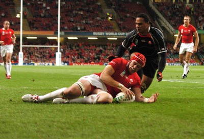 20.09.07 - Wales v Japan RWC 2007 Wales' Alun-Wyn Jones crosses to score a try 