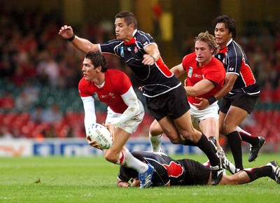 20.09.07 - Wales v Japan RWC 2007 Wales' James Hook looks for support 