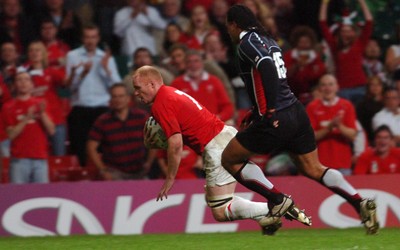 20.09.07 - Wales v Japan RWC 2007 Wales' Matryn Williams crosses to score a try 