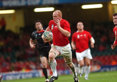 20.09.07 - Wales v Japan RWC 2007 Wales' Matryn Williams runs in on his way to score a try 