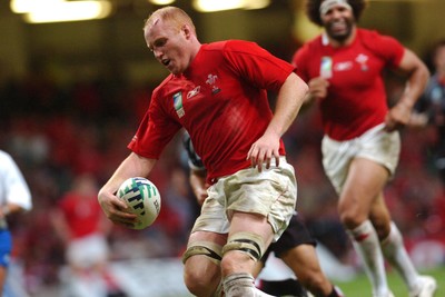 20.09.07 - Wales v Japan RWC 2007 Wales' Matryn Williams runs in on his way to score a try 