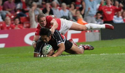 20.09.07 - Wales v Japan, RWC 2007 -  Japan's Kosuke Endo beats Shane Williams to score try 