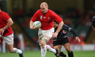 20.09.07 - Wales v Japan, RWC 2007 -  Wales' Martyn Williams races in to score try 