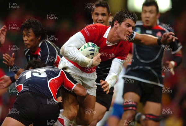 20.09.07 - Wales v Japan - Rugby World Cup 2007 - Wale' James Hook is tackled by Yuta Imamura 