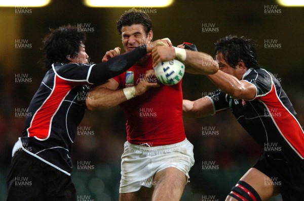 20.09.07 - Wales v Japan - Rugby World Cup 2007 - Wale' Mike Phillips is tackled by Yuji Matsubara(L) and Hitoshi Ono 
