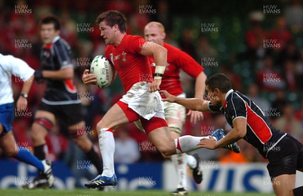20.09.07 - Wales v Japan - Rugby World Cup 2007 - Wales' Ceri Sweeney breaks 