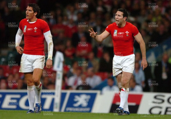 20.09.07 - Wales v Japan - Rugby World Cup 2007 - Wales' James Hook(L) and Stephen Jones 