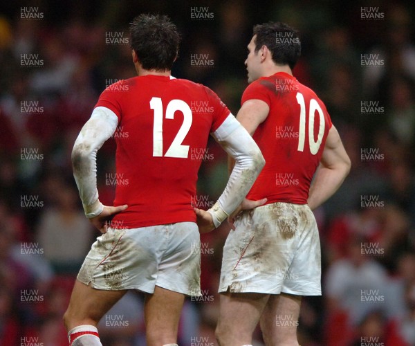20.09.07 - Wales v Japan - Rugby World Cup 2007 - Wales' Stephen Jones(R) and James Hook 