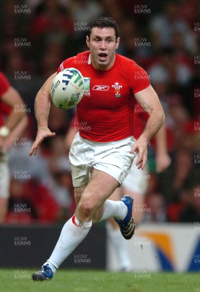 20.09.07 - Wales v Japan - Rugby World Cup 2007 - Wales' Stephen Jones 