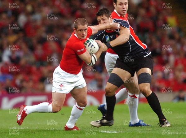 20.09.07 - Wales v Japan RWC 2007 Wales' Shane Williams tries to get through 