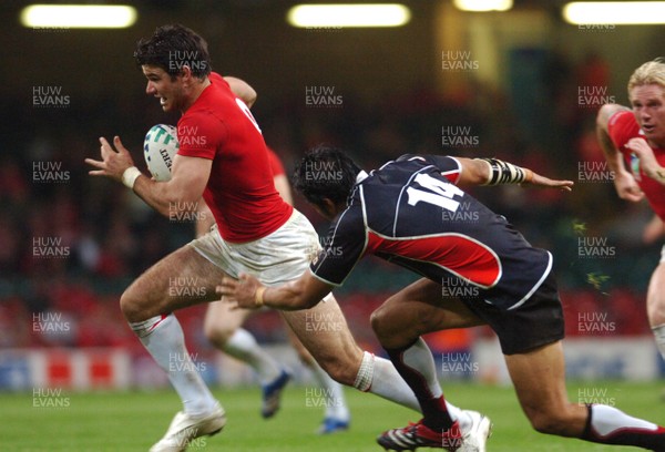 20.09.07 - Wales v Japan RWC 2007 Wales' Mike Phillips gets past Japan's Kosuke Endo on his way to score a try 