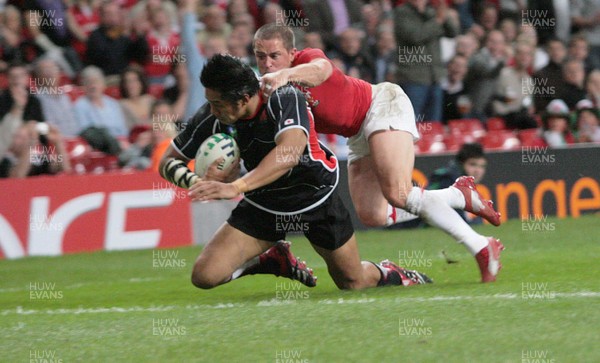 20.09.07 - Wales v Japan, RWC 2007 -  Japan's Kosuke Endo beats Shane Williams to score try 