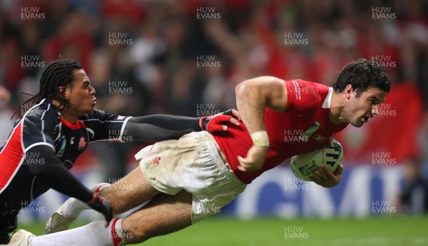 20.09.07 - Wales v Japan, RWC 2007 -  Wales' Michael Phillips beats Japan's Christian Loamanu to score try 