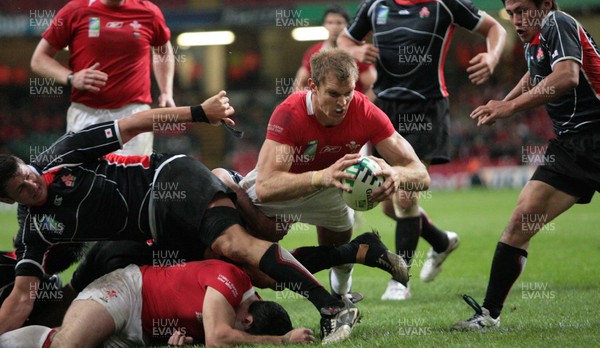 20.09.07 - Wales v Japan, RWC 2007 -  Wales' Dafydd James dives in to score try 