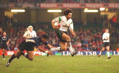 26.11.04 - Wales v Japan  Wales' Colin Carvis races through a Naoya Tackle to claim another try  