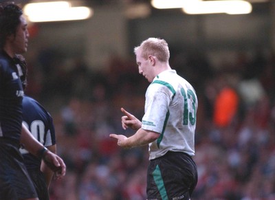 26.11.04  Wales v Japan, Cardiff  Wales Tom Shanklin counts how many tries he scored after touching down for his third.  