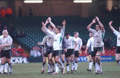 26.11.04  Wales v Japan, Cardiff  Wales team celebrate victory  