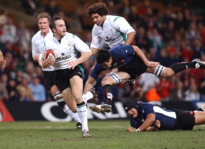 26.11.04  Wales v Japan, Cardiff Wales Rhys Williams runs in to score try. 