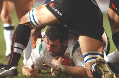 26.11.04  Wales v Japan, Cardiff  Wales Mefin Davies scores his first try  