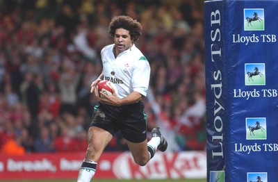26.11.04  Wales v Japan, Cardiff  Wales Colin Charvis scores his second try  