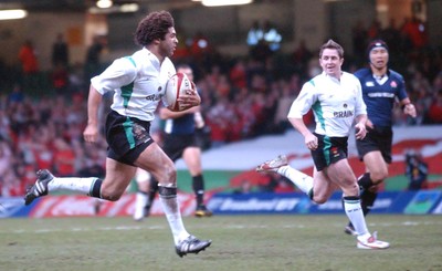 26-11-04. Wales v Japan  Wales' Captain Colin Charvis scores his second try.  