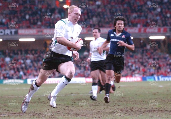 26-11-04. Wales v Japan  Wales' Tom Shanklin goes through unaposed to score try.  
