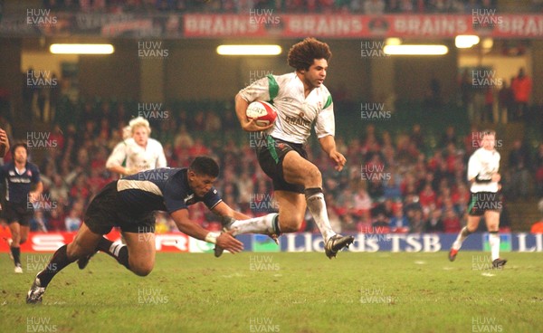 26.11.04 - Wales v Japan  Wales' Colin Carvis races through a Naoya Tackle to claim another try  
