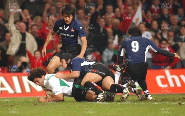 26.11.04  Wales v Japan, Cardiff  Wales Colin Charvis dives in for first try.  