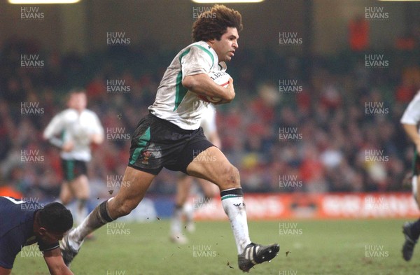 26.11.04  Wales v Japan, Cardiff  Wales Colin Charvis runs in for his fourth try.  