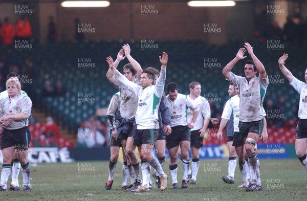 26.11.04  Wales v Japan, Cardiff  Wales team celebrate victory  