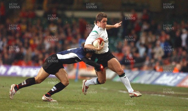 26.11.04  Wales v Japan, Cardiff  Wales Shane Williams is tackled by Koichiro Kubota  