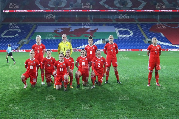 241117 Wales v Kazakhstan - FIFA Women's World Cup Qualifier -   Players of Wales line up for a team photo before kick off