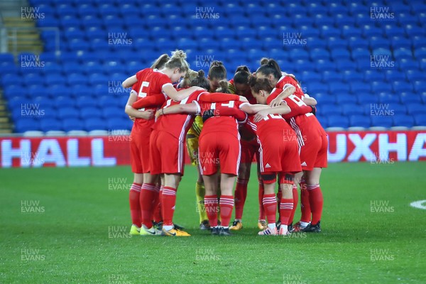 241117 Wales v Kazakhstan - FIFA Women's World Cup Qualifier -   Players of Wales huddle before kick off