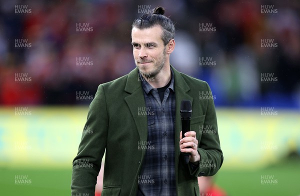 280323 - Wales v Latvia - European Championship Qualifier - Group D - Gareth Bale addresses the fans before the game