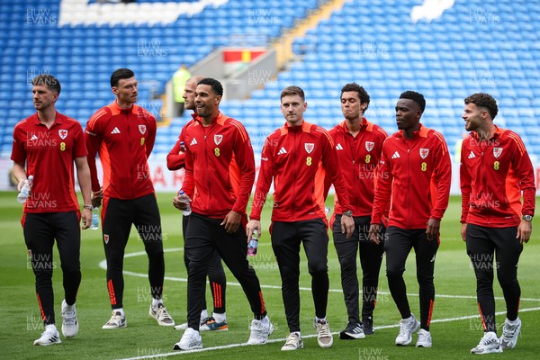 060625 - Wales v Liechtenstein - 2026 FIFA World Cup Qualifying - Wales players before game 