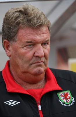 11.08.10 .. Wales v Luxembourg, .Friendly International, Llanelli -  Wales manager John Toshack       