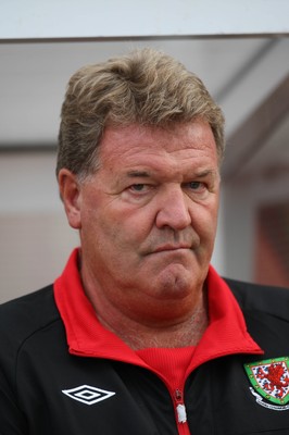 11.08.10 .. Wales v Luxembourg, .Friendly International, Llanelli -  Wales manager John Toshack       